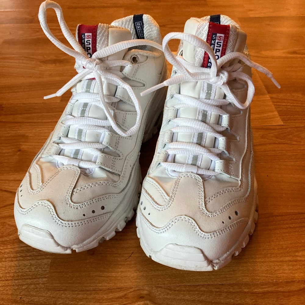 Skechers sport tennis shoe